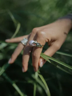 Dark Pearl Claw Ring