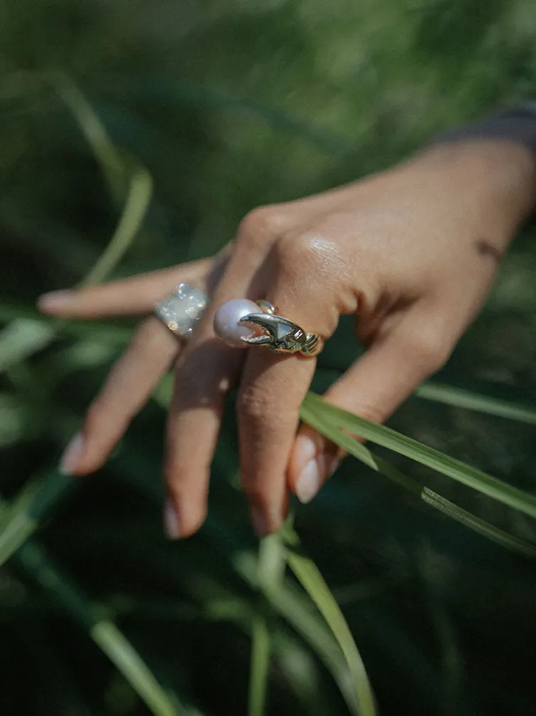 Dark Pearl Claw Ring