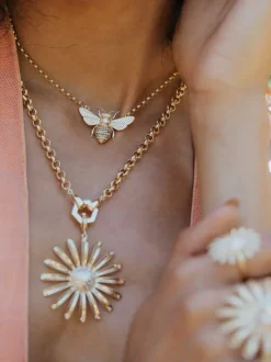 Mini Bee Pendant Necklace Diamond